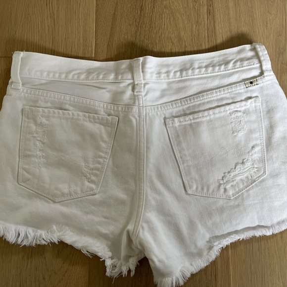 Lucky Jeans “The Cut Off” white jean shorts - Picture 5 of 6